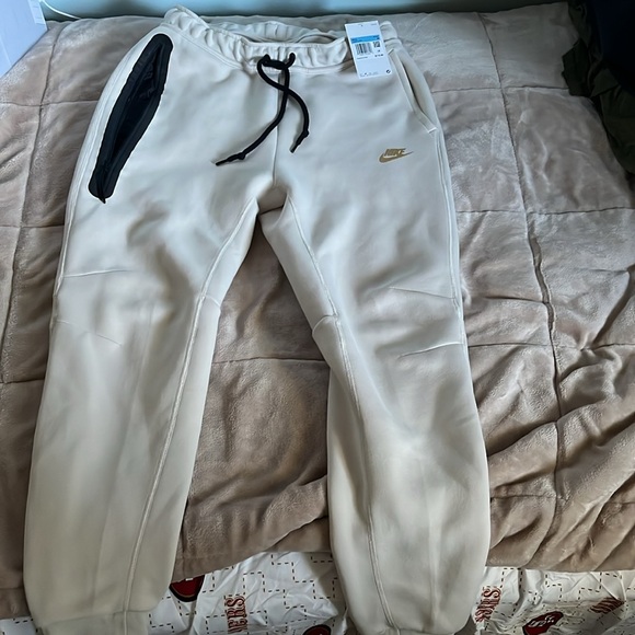 100% authentic nike tech pant joggers size Men’s Medium bundle. - Picture 5 of 15